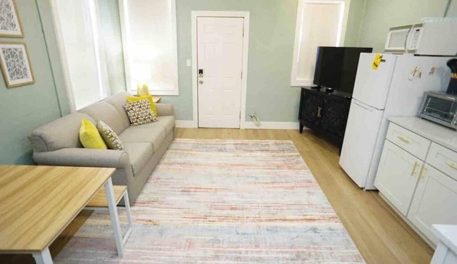 BOHO Vibes! Walk 2 Beach & Ocean Center! Pets OK in Daytona Beach