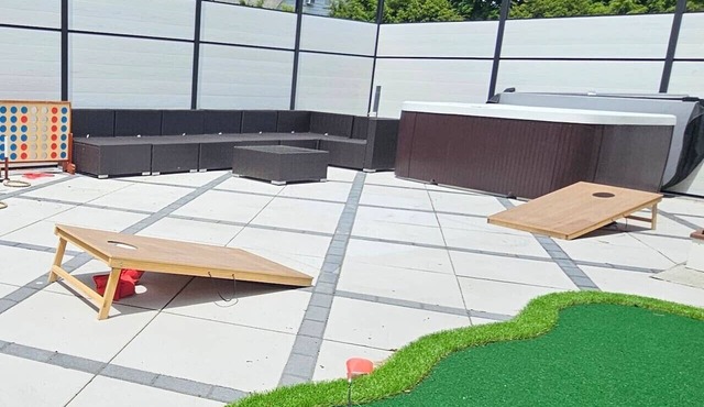 Boston Themed Luxury Stay w Hot tub and Jacuzzi in Medford