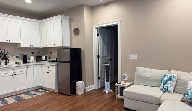 Brand new 1BR/1BA apartment Suite near beaches private entranceway in Brunswick