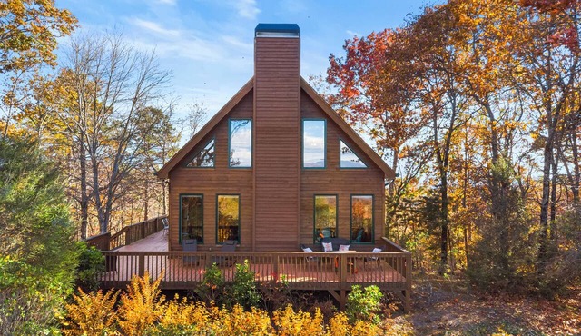 Breathtaking Views for Family & Friends to Gather in Clarkesville