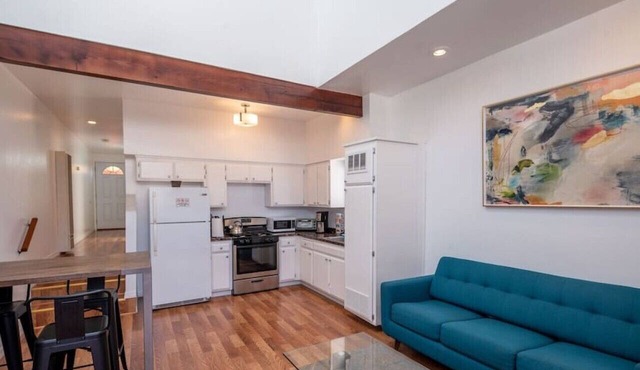 Bright 2 Bed Venice Loft in Los Angeles