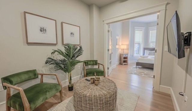 Bright Newbury Street 1 Bedroom Apartment in Boston