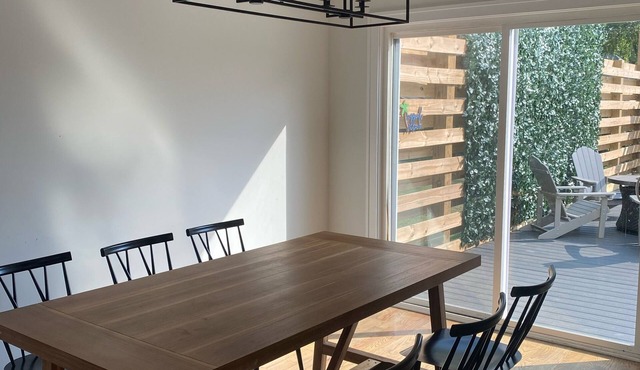 Bright stylish home minutes to downtown! New build with HUGE pool/hot tub combo! in Chattanooga