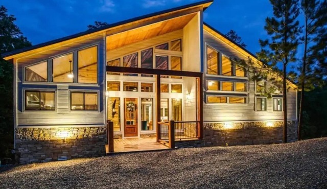 Broken Bow Getaway: Hot Tub, Fire Pit & Games! in Broken Bow