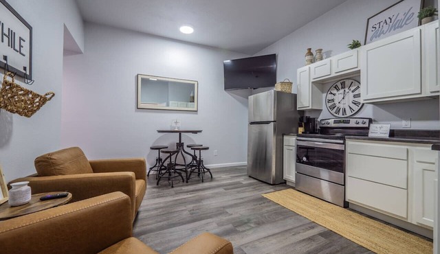 Bunkhouse on the Square-Pet Friendly! in Maryville
