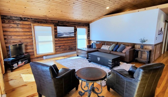 CABIN IN DUCHESNE, overlooking Starvation Reservoir, 2 Bed,1 Bath. in Duchesne