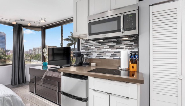 Canoe Palms Waikiki Pool, Hot Tub, Gym, WiFi, AC