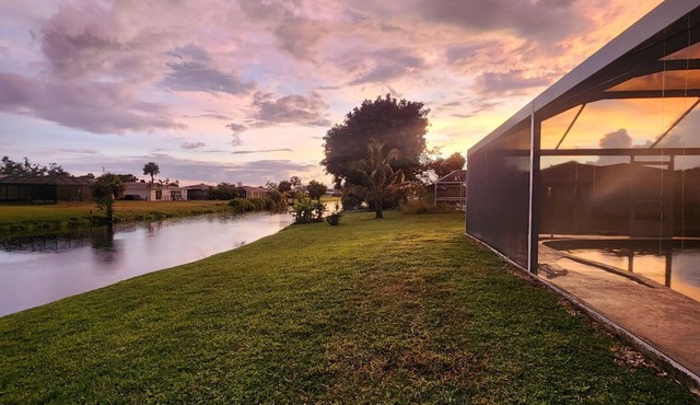 Casa Mar Van Beautiful newly renovated Home on Canal Heated Pool w/Spa andLanai in Rotonda West