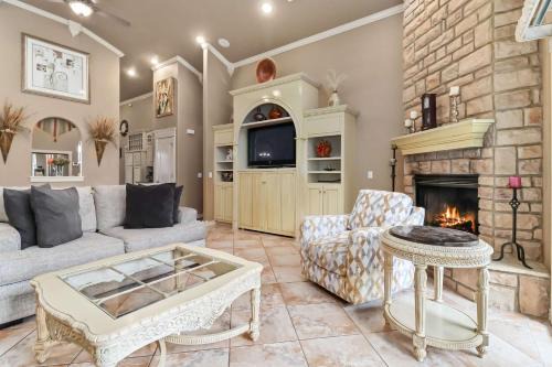 Casa Oasis Extra Large home centrally located in Springdale