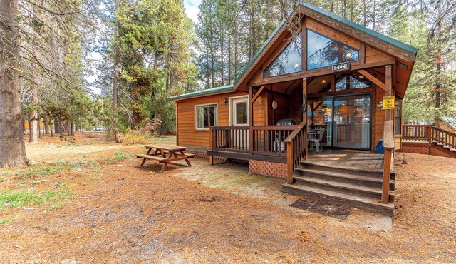 Cascade Fiesta Chalet, Pet friendly - 502 in Crescent Lake Junction