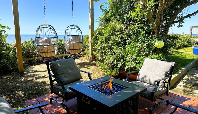 Castaway Cottage on the bay~Dog Friendly Too! in Eastham