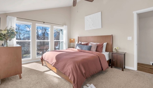 Central 2BR/2.5BA w/Sauna, Walk to Pearl St in Boulder