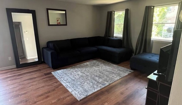 Charming 2-bedroom apartment with AC, WiFi in lovely Tarrytown in Tarrytown