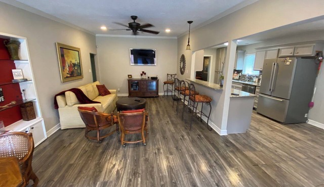 Charming 3/3 Home Near Med Cntr & UH on serene cul-de-sac with fabulous Backyard in Houston