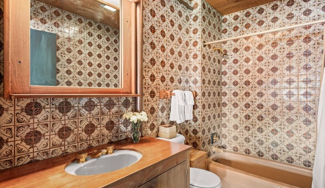 Charming 3-bedroom, 3-bath mountain residence escape just 10 min. from Aspen. in Aspen
