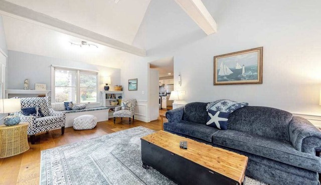 Charming 3BR Falmouth Cottage with Yard and AC near Beach and Main Street in Falmouth