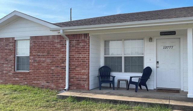 Charming and Clean- 2 Bedroom Duplex in Ada