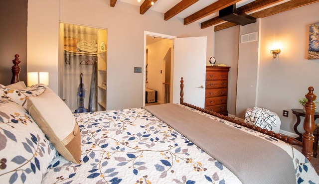 Charming. Friendly Neighborhood. Full Amenities in Lancaster