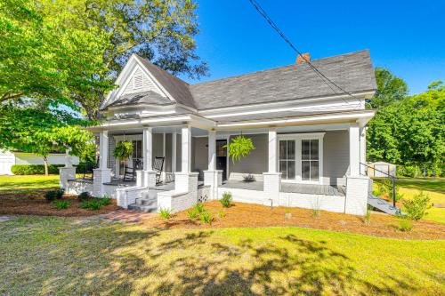Charming Georgia Cottage ~ 19 Mi to Statesboro! in Metter