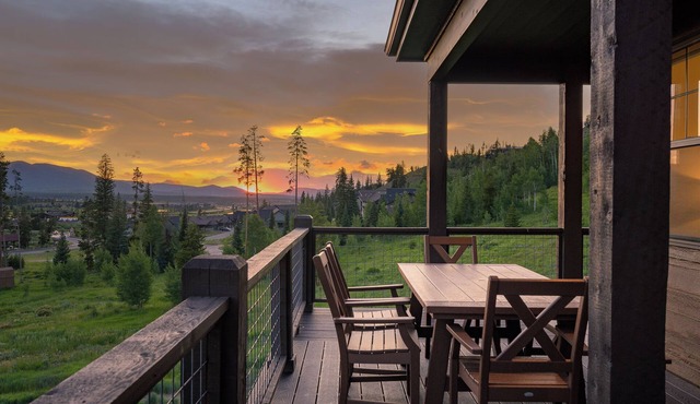 Charming home w/decks & hot tub in Fraser