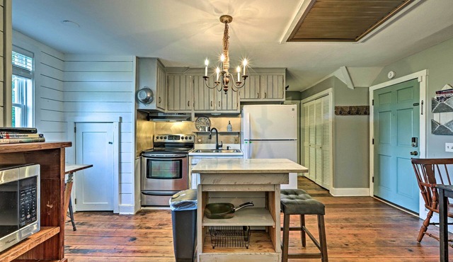 Charming Newnan Carriage House on 95 Acres! in Newnan