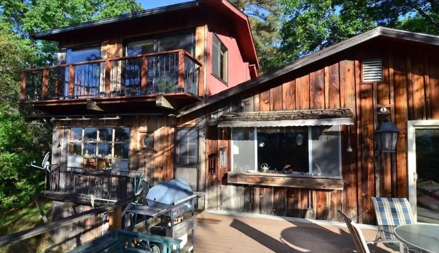 Charming Rustic Mountain Cabin, Near Yosemite,Amazing Views, and a Fireplace in Wishon