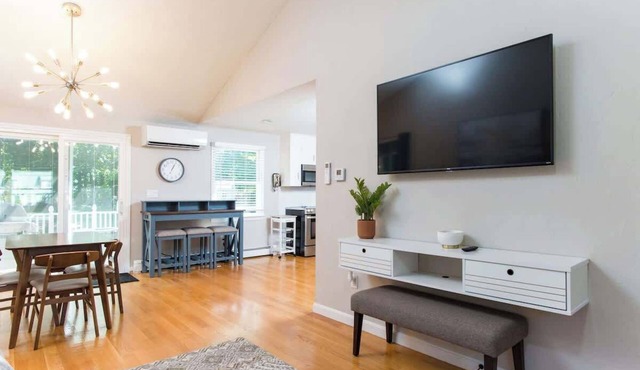 Cheerful 1-bedroom New England Ranch in Woburn