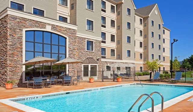 Chic 1BR Conference Suite | Free Breakfast + Pool in Glen Mills