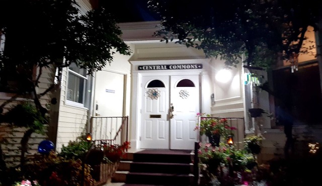 ☆Classic Downtown Mansion☆ Shared Space with Private Suite in Sandusky