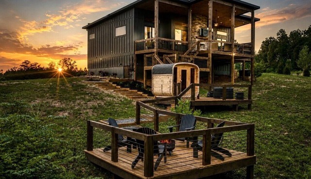 Cold Plunge, Sauna, Hot Tub, Vineyards & More in Talking Rock