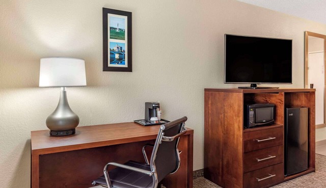 Comfort Inn & Suites Middletown - Franklin in Franklin