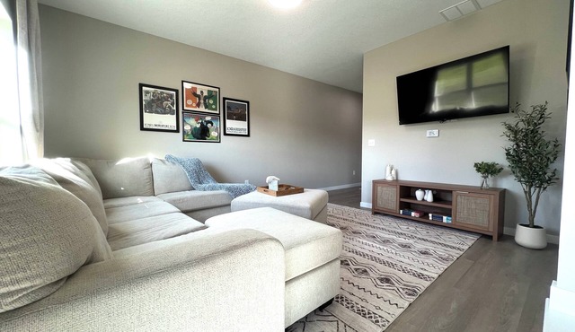 Comfort & Space: 3 King Beds, Large Rooms, Attached Garage! in Cedar Falls