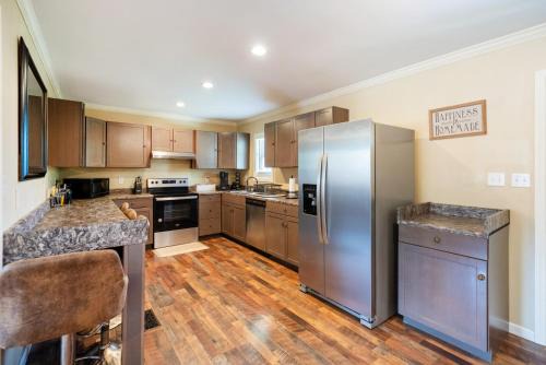 Comfortable 3BR Retreat Near Downtown Birmingham in Birmingham
