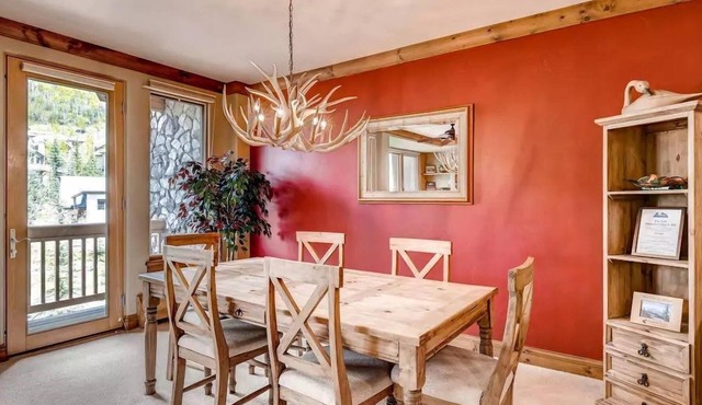 Condo with ski-in/ski-out access with a Fireplace in Avon