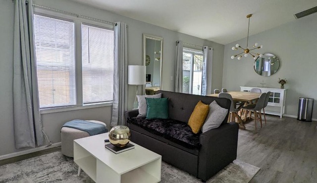 Contemporary 2-Bedroom Close to Downtown, Dining in Eugene