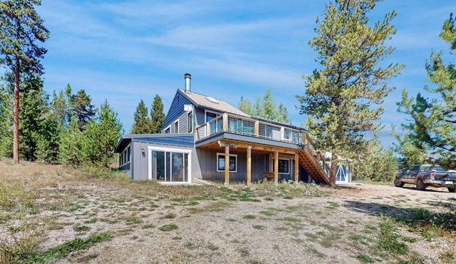 Conveniently located home with hot tub and amazing views in Tabernash