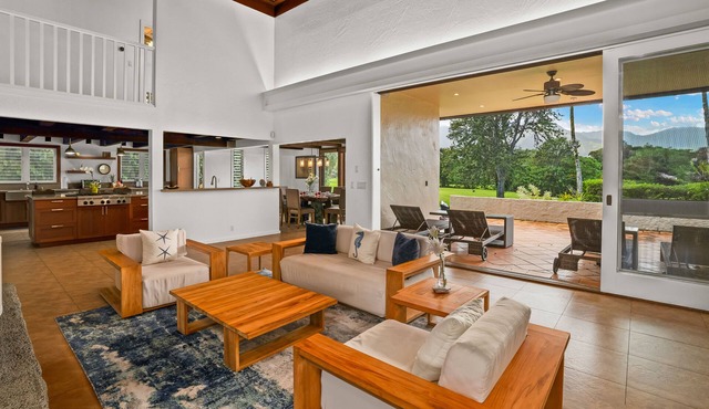 Coral Hale 5br 3ba, AC, Private Hot Tub, Mountain Views, Beach Gear, Large Kitchen