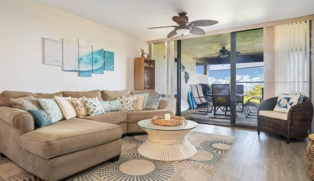 Country Club Villasn 141 - Keauhou Golf Course Condo w/Ocean Views & Lanai