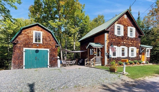 Country home w/stream, yard, garden, snowmobile access, nr Santa's Village in Jefferson
