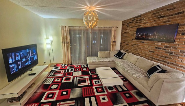 Cozy 2-bedroom condo near O'Hare/Train/Pet OK/Balcony in Chicago