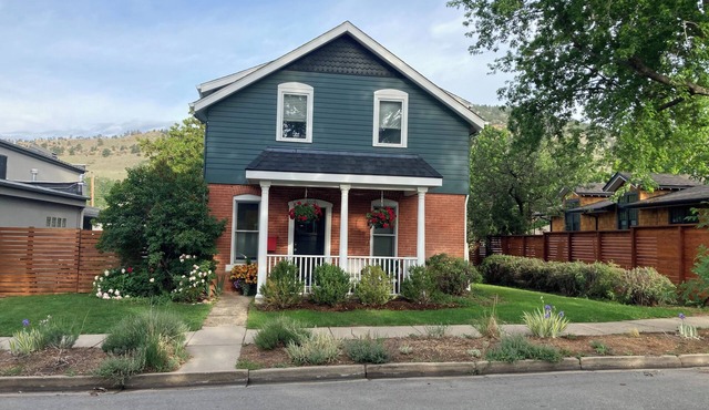Cozy 3-bedroom house in serene North Boulder with access to mountain trails in Boulder