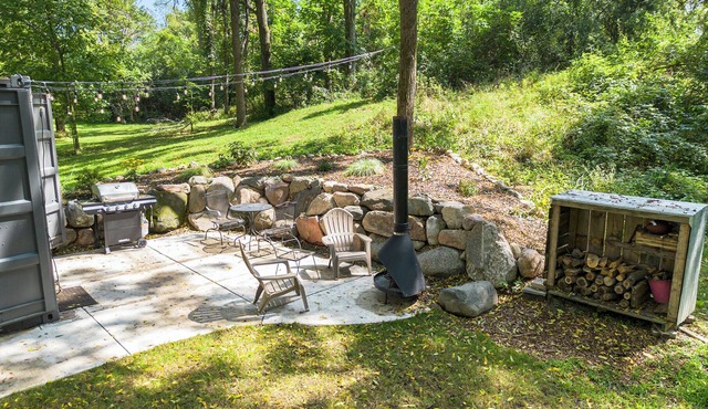 Cozy cabin in pleasant Ann Arbor with AC, WiFi in Ann Arbor