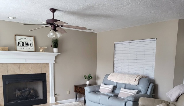 Cozy Evans Home - pet friendly- fenced yard - comfortable beds in Evans
