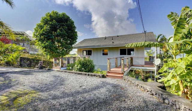 Cozy Kona Coast Apt w/Lanai ~ 8 Miles to Beach!