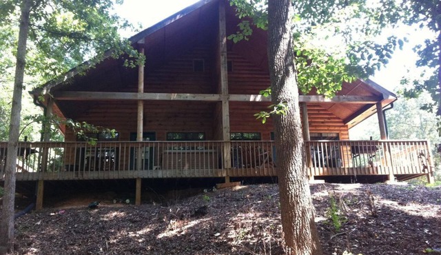 Cozy Lake Cabin for monthly rental. 2BR/1 bath cabin with jacuzzi hot tub. in Flowery Branch