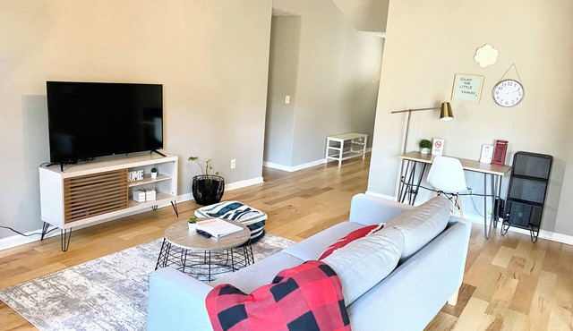 Cozy & Modern 4 Beds/2 Baths house in serene Flowery Branch convenient location in Flowery Branch