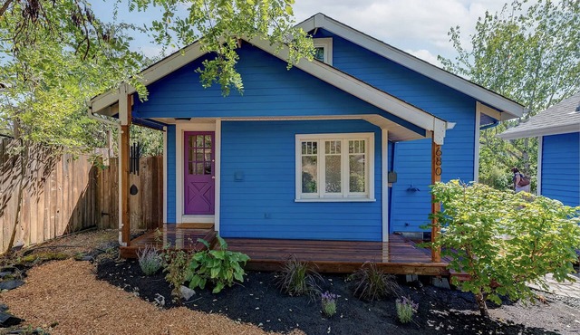 Cute House, Close to All Things & Pet Friendly in Eugene