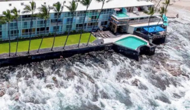 DIRECT OCEANFRONT SUNSETScrashing waves!Newly remodeled! AUG specials inquire!