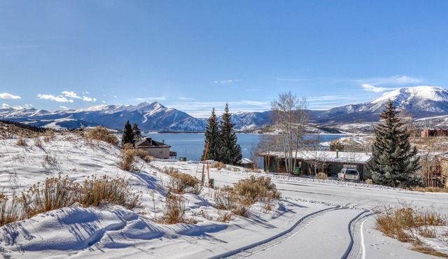 Dog-Friendly, Walkout Basement Getaway w/Mountain Views - Close to Ski Slopes in Dillon