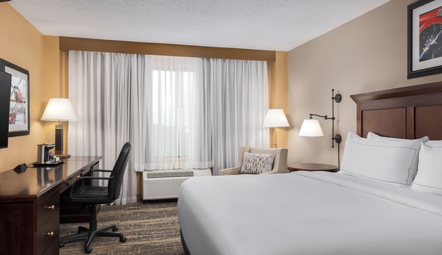 DoubleTree by Hilton Cincinnati Airport in Florence